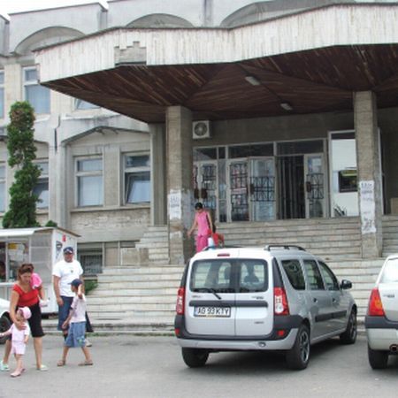 Copilul legat de pat va fi evaluat psihic
