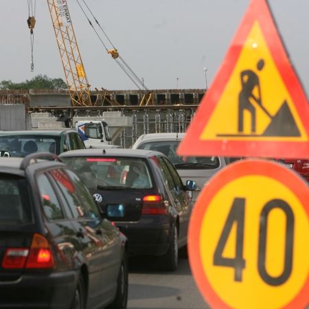 Drumurile naţionale ne bagă în groapă
