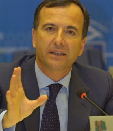 Frattini pledează pentru "expulzarea efectivă şi imediată"