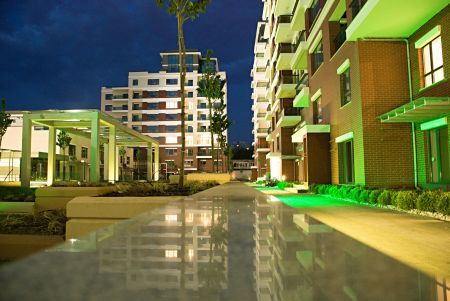 Investitorii imobiliari îşi „înfloresc“ cartierele