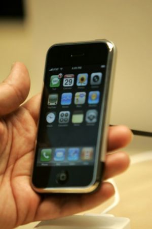„iPhone 2“ se pregăteşte de lansare