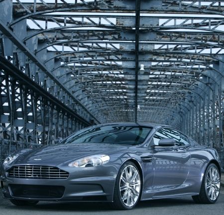 Maşina lui James Bond sfidează limitele