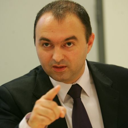 Ministrul „Abramburiţei“ inflamează Bacul