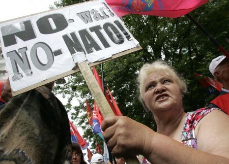 NATO protejează Ucraina de ameninţările Rusiei