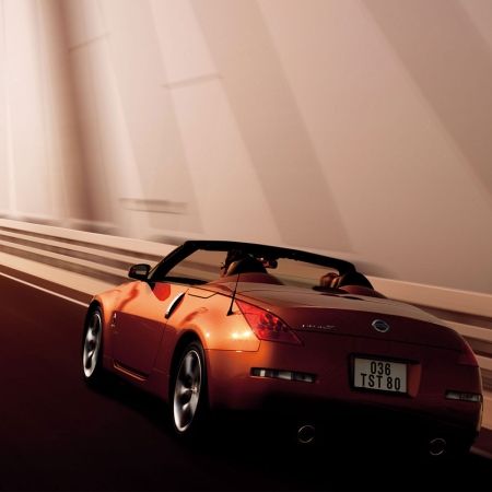 Nissan 350Z Roadster, o maşină sport, aproape de vis.
