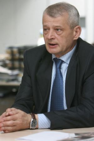 Oprescu a câştigat cu un avans de 73.221 de voturi