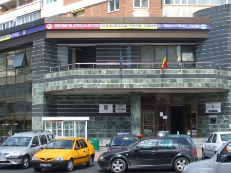 Poliţia caută clienţii „Fabricii de permise“