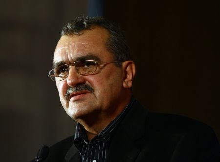 PSD îl susţine pe Oprescu cu grijă, să nu-i dăuneze