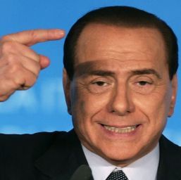 Berlusconi îmbătrâneşte frumos, ca un vin bun