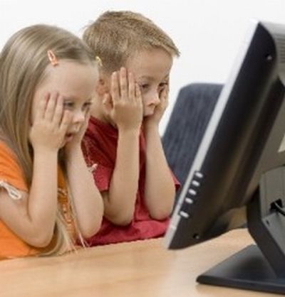 Copiii poartă discuţii cu caracter explicit sexual pe internet