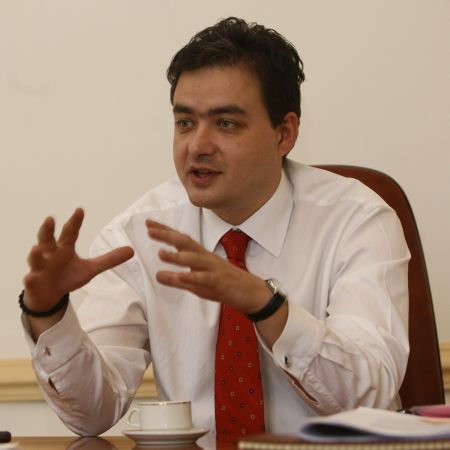 Funcţionari anchetaţi de ANI