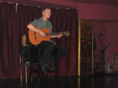 Pantomimă, dans şi muzică live pentru vară