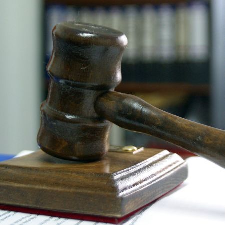 Parlamentul, magistraţii şi CSM-ul, criticaţi de CE
