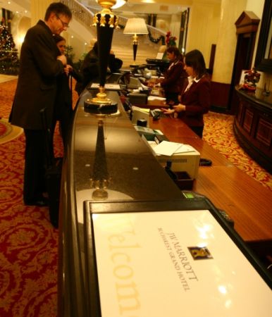 Patronii români s-au supărat pe Marriott pentru că i-a taxat de două ori pe aceeaşi cameră
