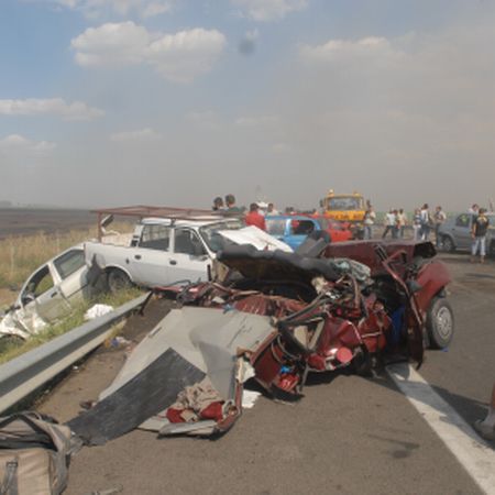 S-a deschis sezonul incendiilor şi al accidentelor pe A2