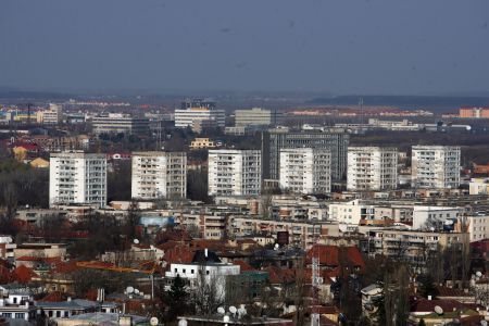 Săracii vor o casă mai mult decât bogaţii