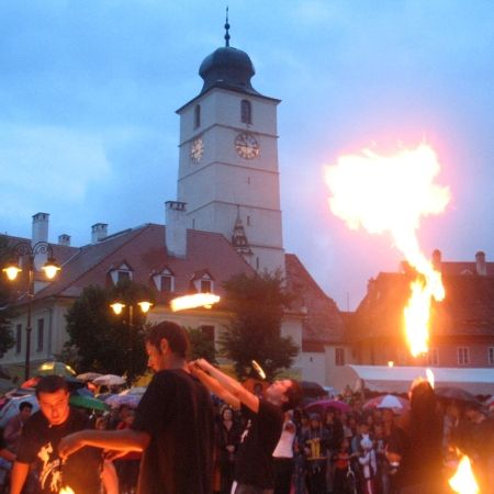 Străzile din Sibiu, în flăcări