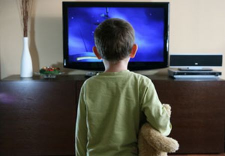 Televizorul stopează creşterea copiilor