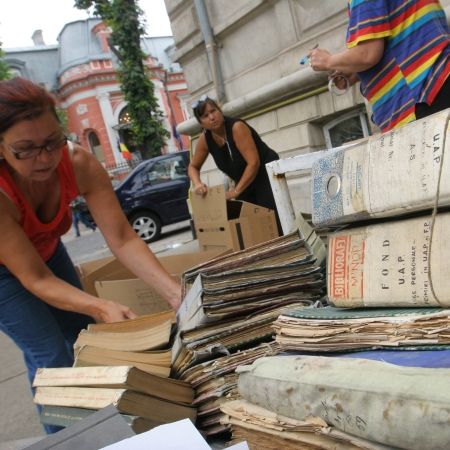Uniunea Artiştilor Plastici, aruncată în stradă