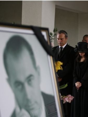 Bodyguarzi chemaţi la priveghi de văduva lui Iosif Constantin Drăgan