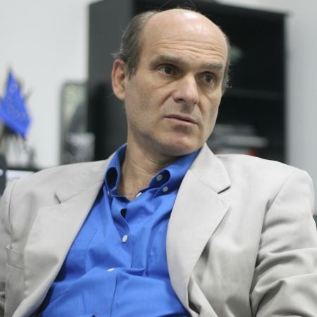 CRISTIAN TUDOR POPESCU: Care fabrici şi uzine?
