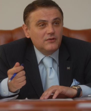 Ministrul Silaghi i-a trimis pe ziarişti la psihiatru
