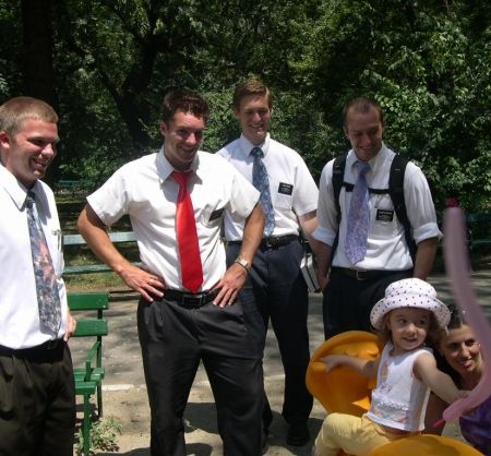 Mormonii "sapă" la rădăcina religioasă a României