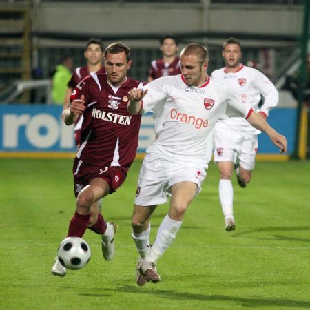 Moţi, liber la transfer