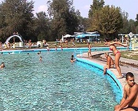 Număr record de vizitatori la ştrandul din Arad