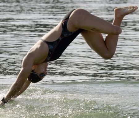 O sportivă cu un picior amputat a terminat proba de înot 10 kilometri