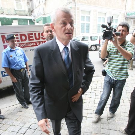 Oprescu, nemulţumit de Basarab