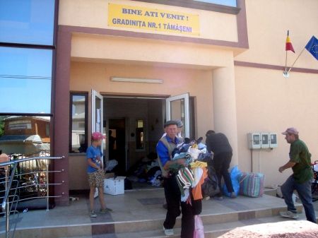 Pălării de plajă donate sinistraţilor