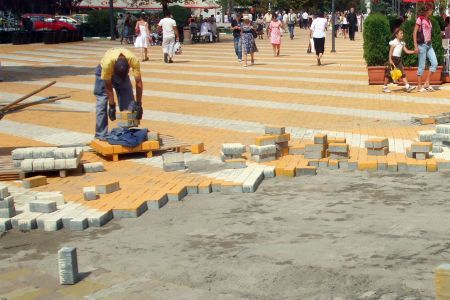 Pavele înlocuite după numai două luni