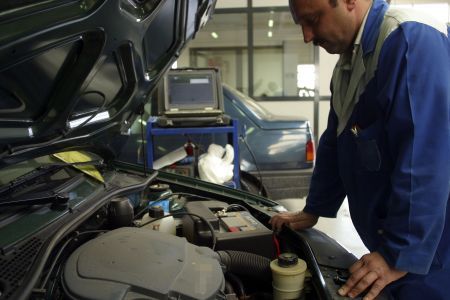 RAR, dat peste cap de invazia second-hand