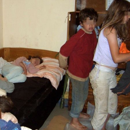 Sălbaticii din Apuseni: Secta Vidrenilor îşi lasă copiii să moară