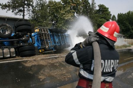 Şoseaua de centură, blocată de o cisternă cu azot lichid