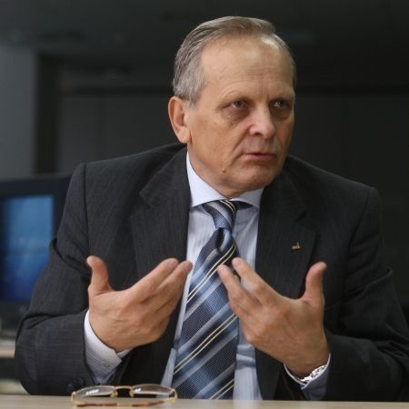 Stolojan nu vrea să candideze