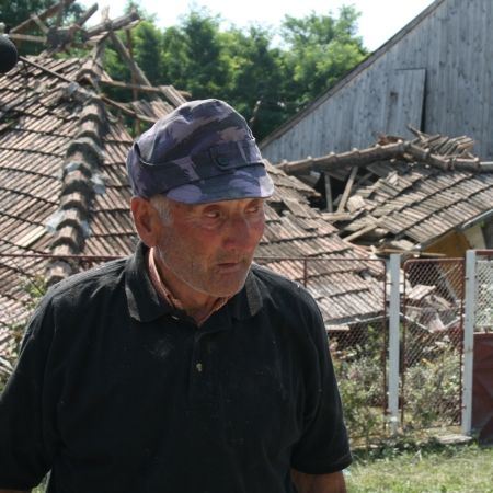 VIITURA SECOLULUI: Apele Prutului i-au dărâmat casa de trei ori
