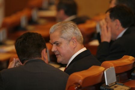 Adrian Năstase mai câştigă o bătălie cu procurorii