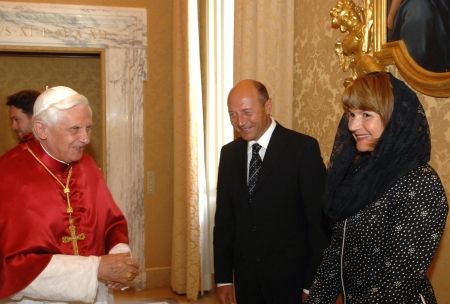 Băsescu l-a invitat pe Papă în România fără acordul Patriarhului