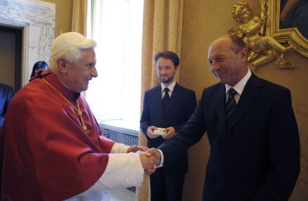 Băsescu, spăşit la Papă