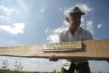 Fiul primarului Szilagyi îşi face drumuri pe pământul altuia