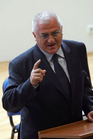 "FRF a vândut drepturile TV fără licitaţie"