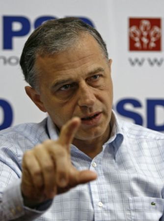 Geoană: "Fondul Propietatea, puşculiţă de partid pentru PNL"