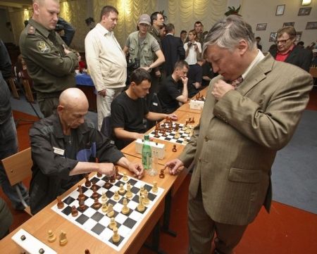 Karpov, simultan la Ateneu