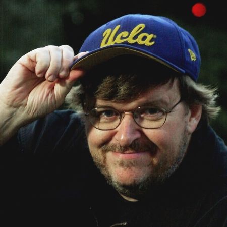 Michael Moore "loveşte" din nou