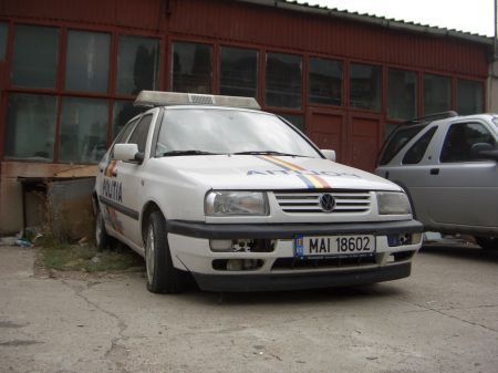 Parcul auto al Poliţiei Cluj, pe butuci