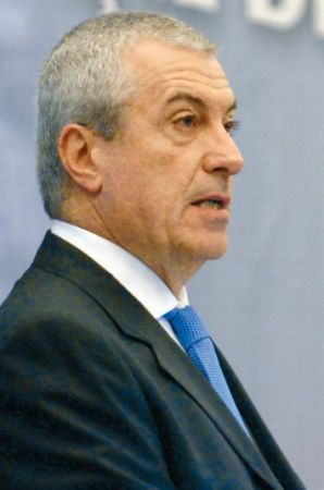 Premierul, acuzat de preşedinte că-l obstrucţionează