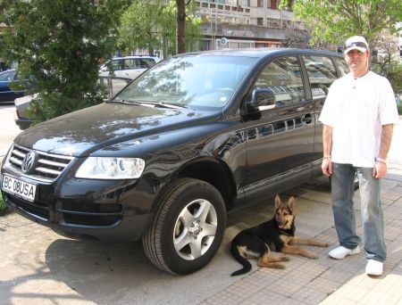 Român dat afară după hârjoneli cu Thalia