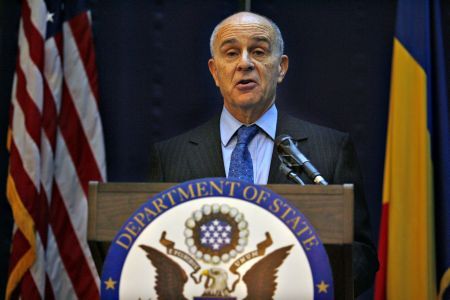 Ambasadorul SUA vrea o nouă Constituţie